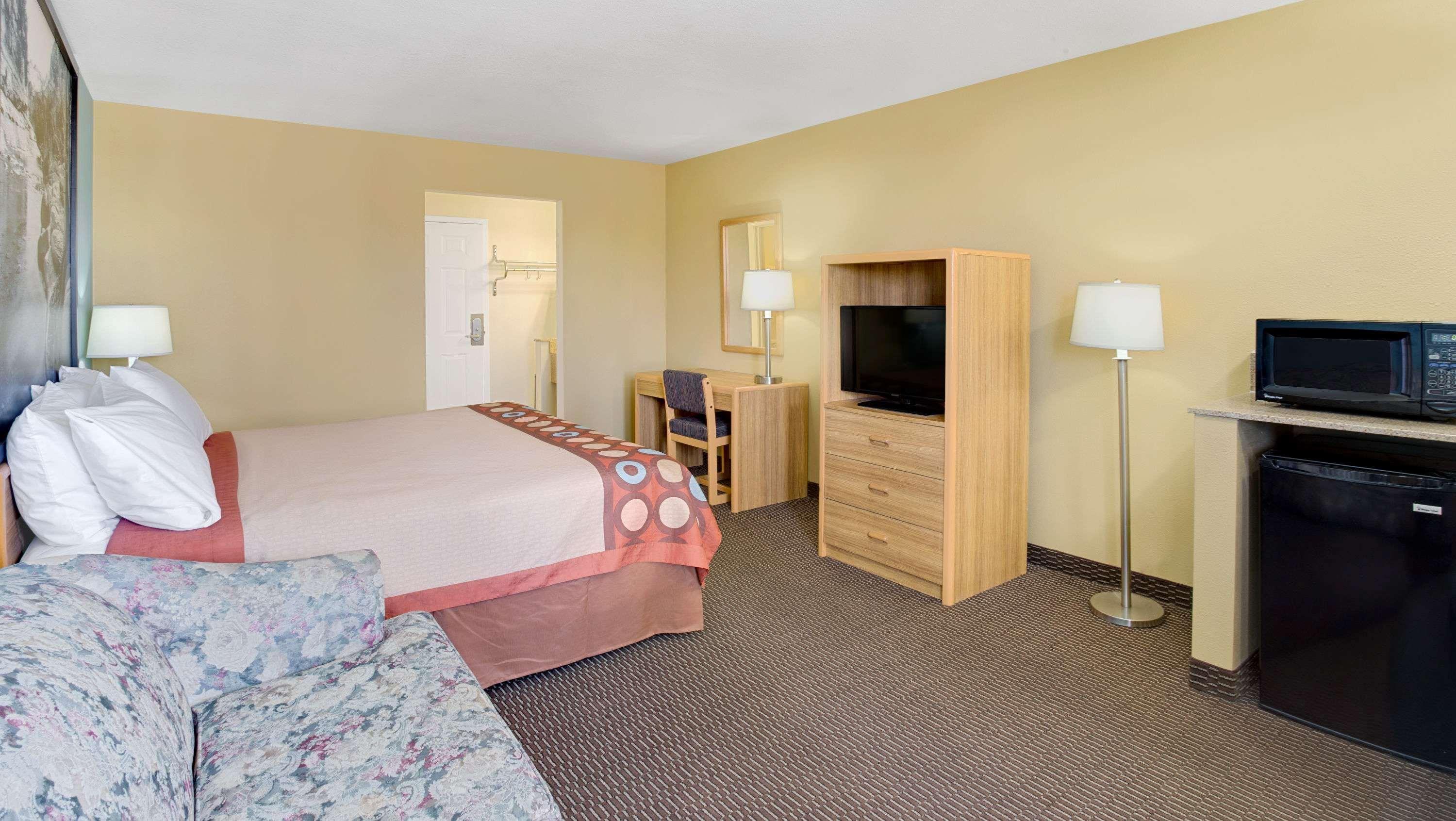 Super 8 By Wyndham Tucson/grant Road Area Az Hotel