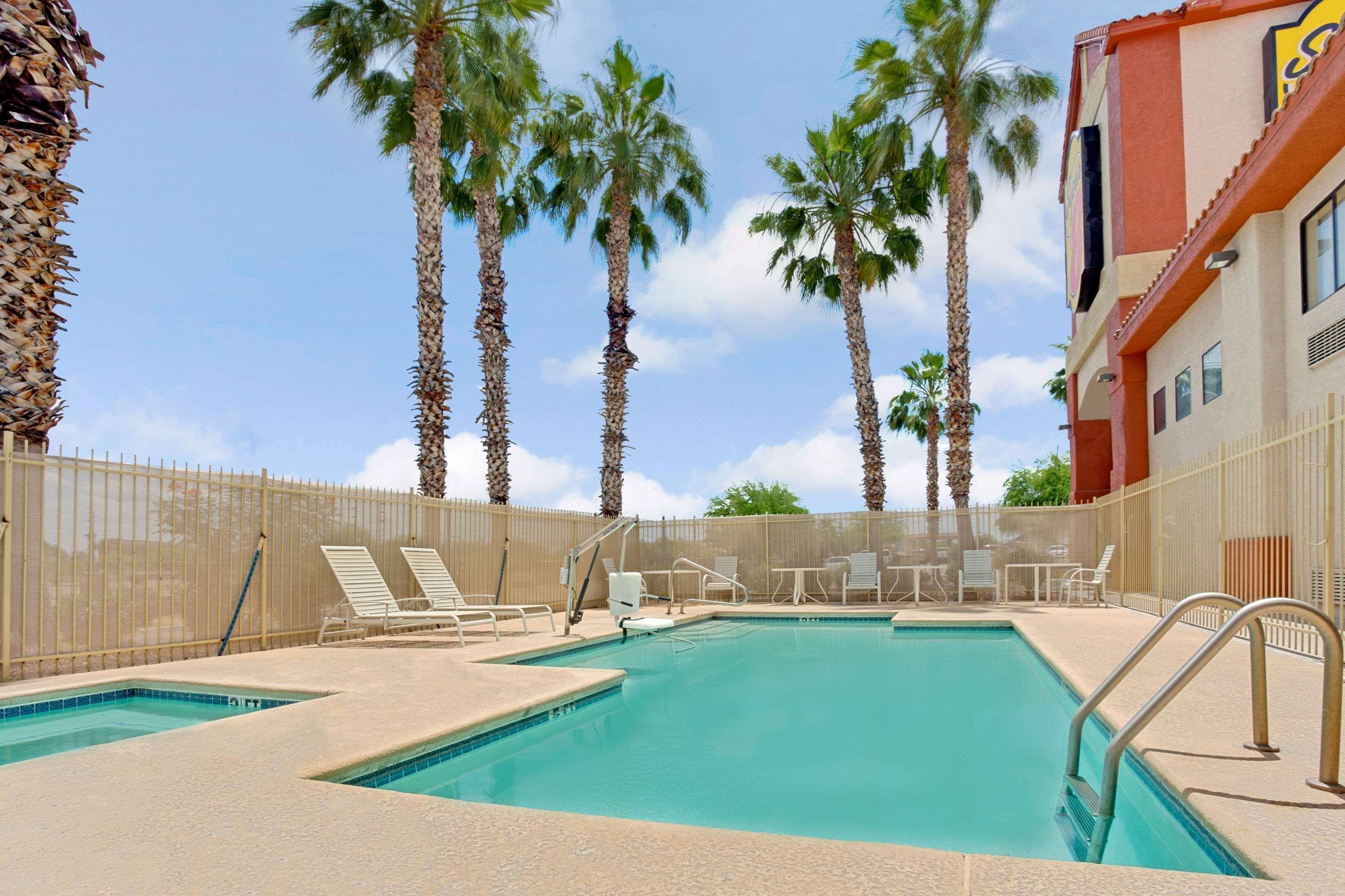 Super 8 By Wyndham Tucson/grant Road Area Az