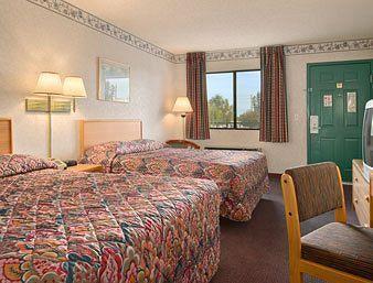 Super 8 By Wyndham Tucson/grant Road Area Az